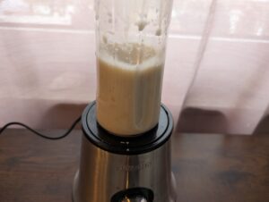 SEVERIN SM 3737 Smoothie Maker Bananen Nuss Smoothie beim Mixen