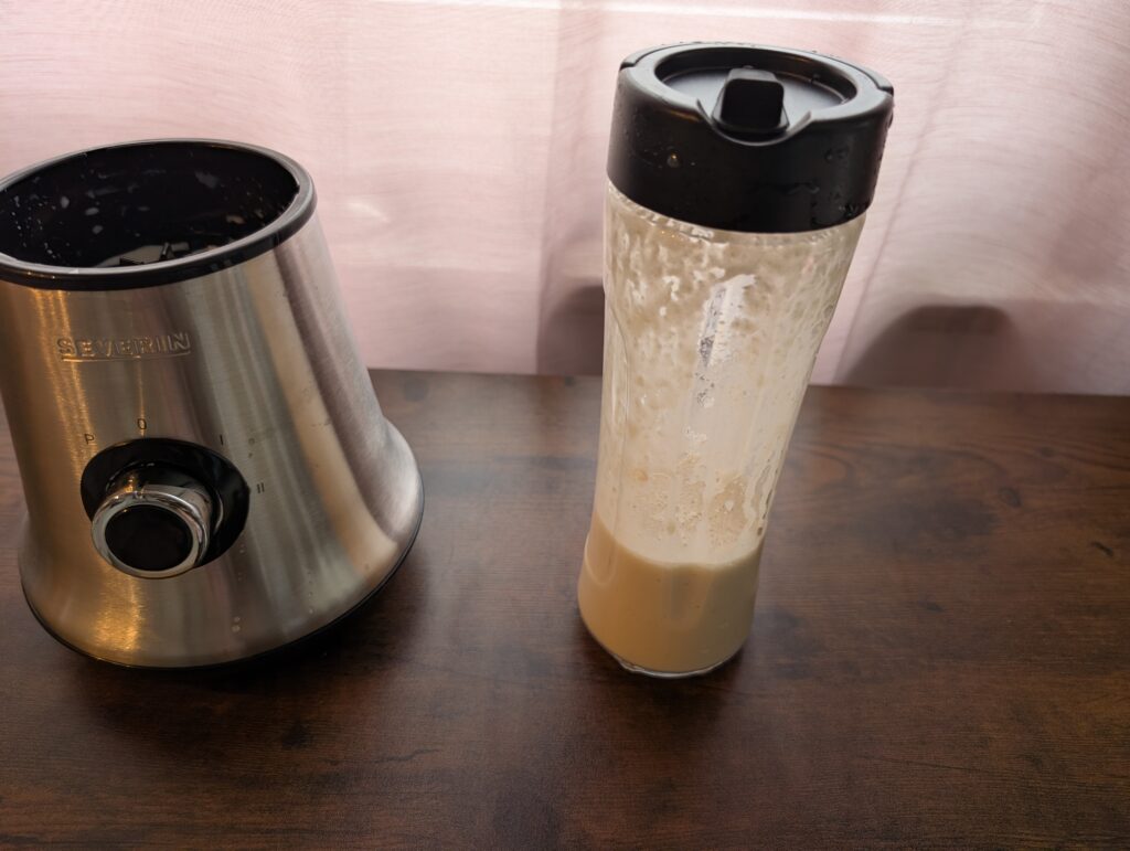 SEVERIN SM 3737 Smoothie Maker Bananen Nuss Smoothie fertig