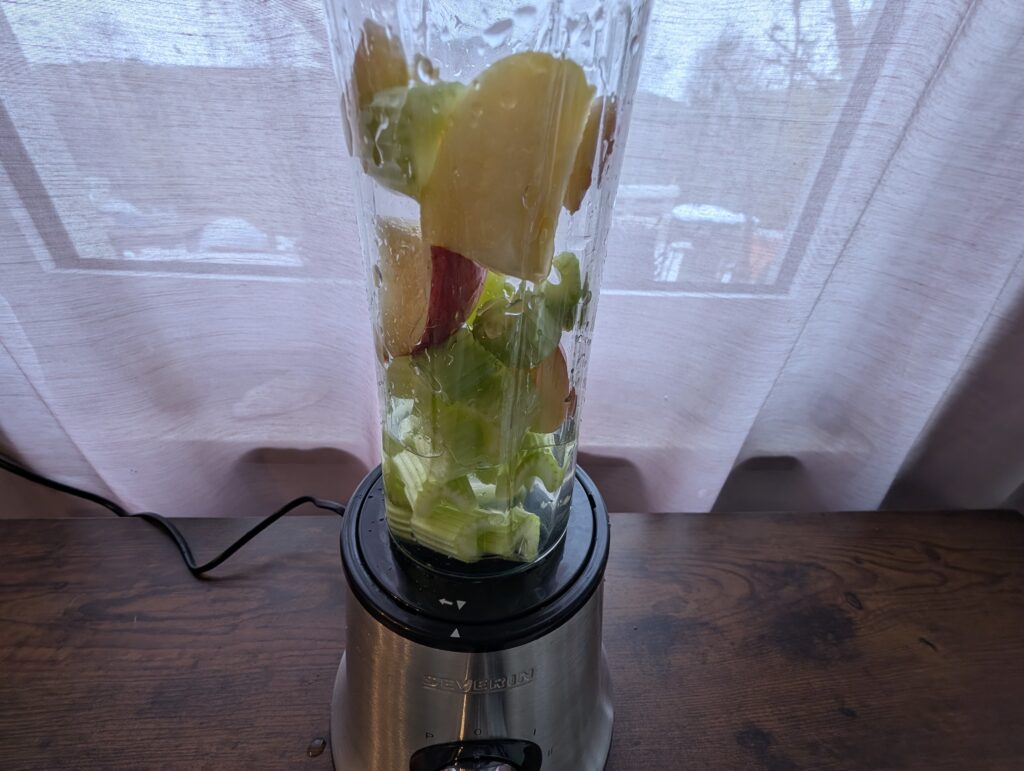 SEVERIN SM 3737 Smoothie Maker Selleriesmoothie Detail