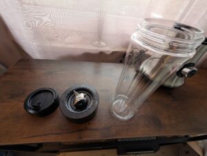 SEVERIN SM 3737 Smoothie Maker Smoothie Becher mit Deckel und Messern