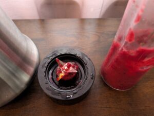 SEVERIN SM 3737 Smoothie Maker gefrorene Beeren Smoothie nach dem Mixen