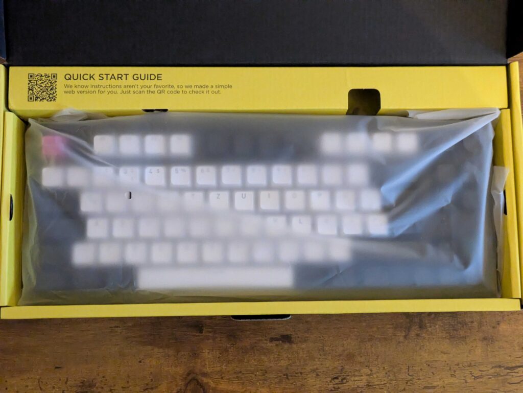 Verpackung der HATOR Skyfall 80 MAG Ultima 8K Gaming-Tastatur geöffnet