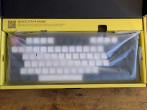 Verpackung der HATOR Skyfall 80 MAG Ultima 8K Gaming-Tastatur geöffnet