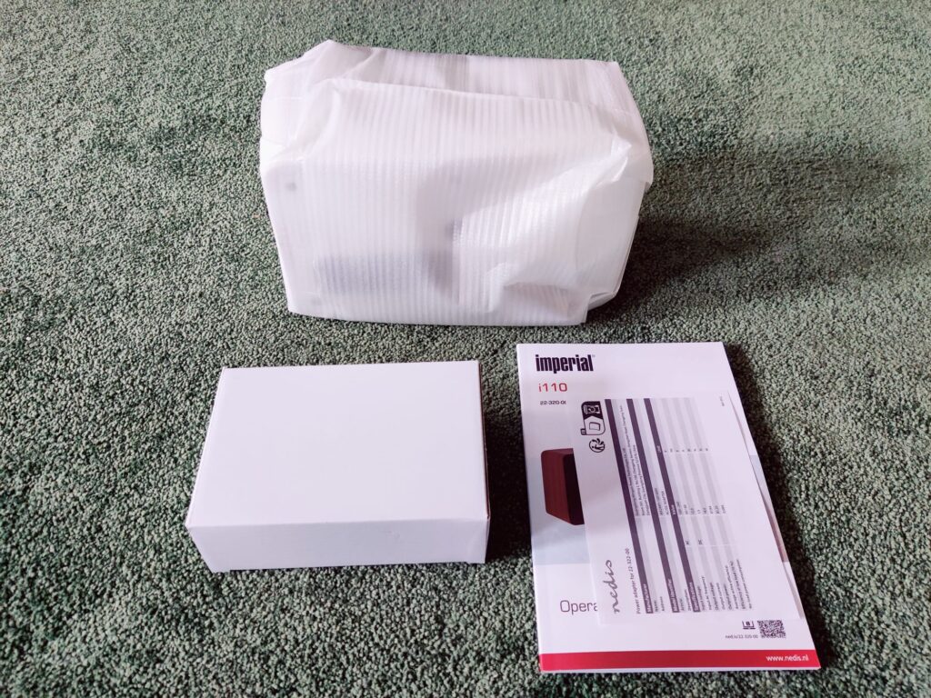 Imperial 22-322-00 i110 Internetradio verpackt mit Zubehör