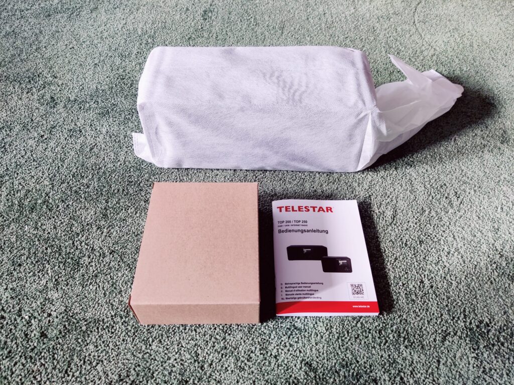 Telestar TOP 250 Internetradio verpackt mit Zubehör
