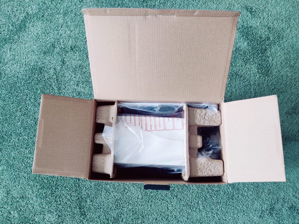 Xoro DAB 300 IR Internetradio Verpackung von oben