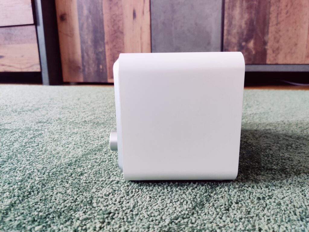 Xoro DAB 300 IR Internetradio von der Seite