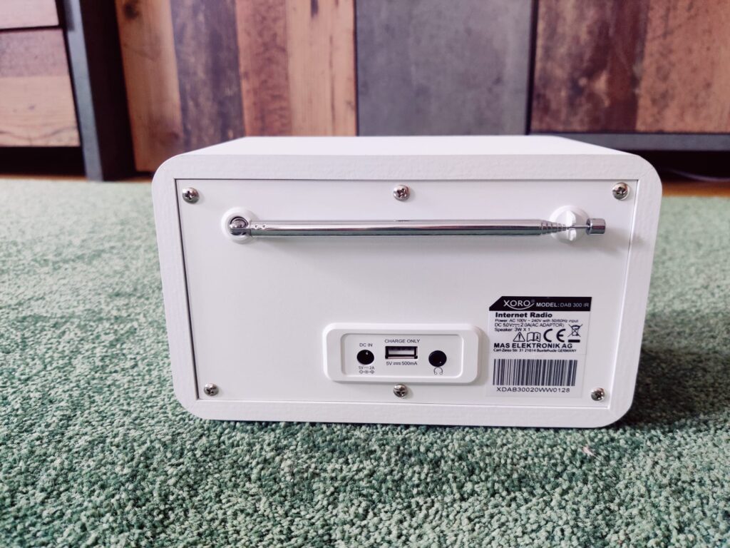 Xoro DAB 300 IR Internetradio von hinten