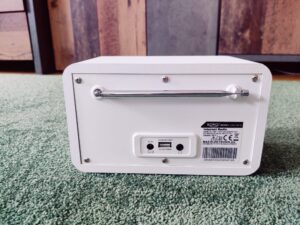 Xoro DAB 300 IR Internetradio von hinten