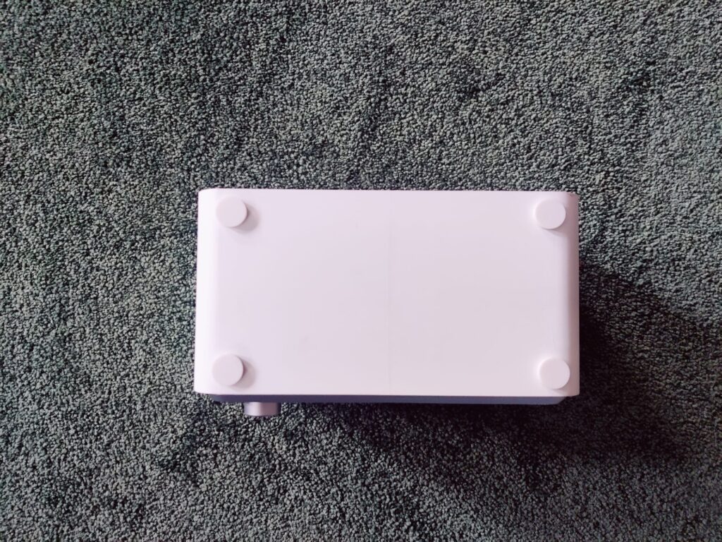 Xoro DAB 300 IR Internetradio von unten