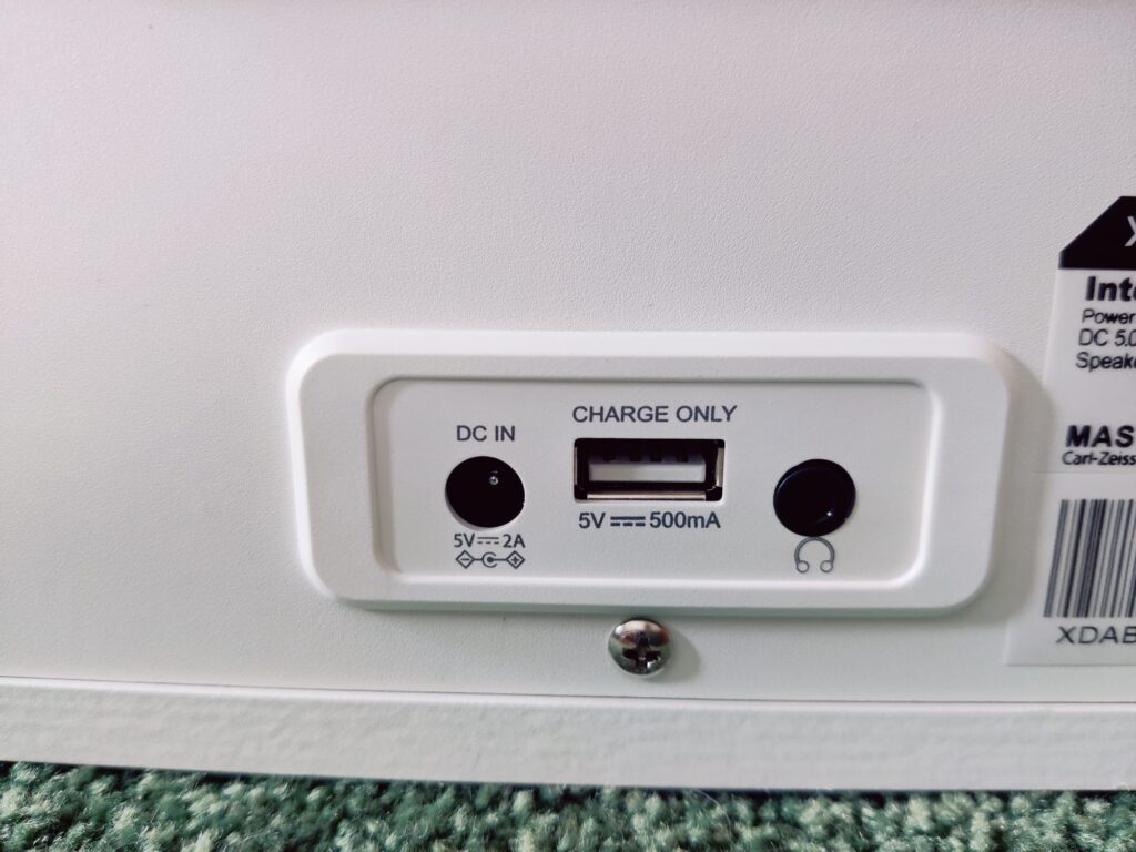 Xoro DAB 300 IR Internetradio Anschlüsse