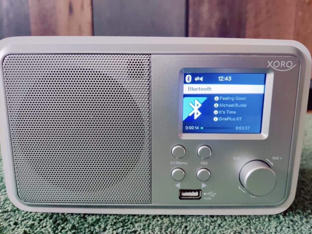 Xoro DAB 300 IR Internetradio Bluetooth Songanzeige