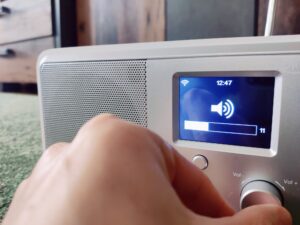 Xoro DAB 300 IR Internetradio Lautstärkeregelung