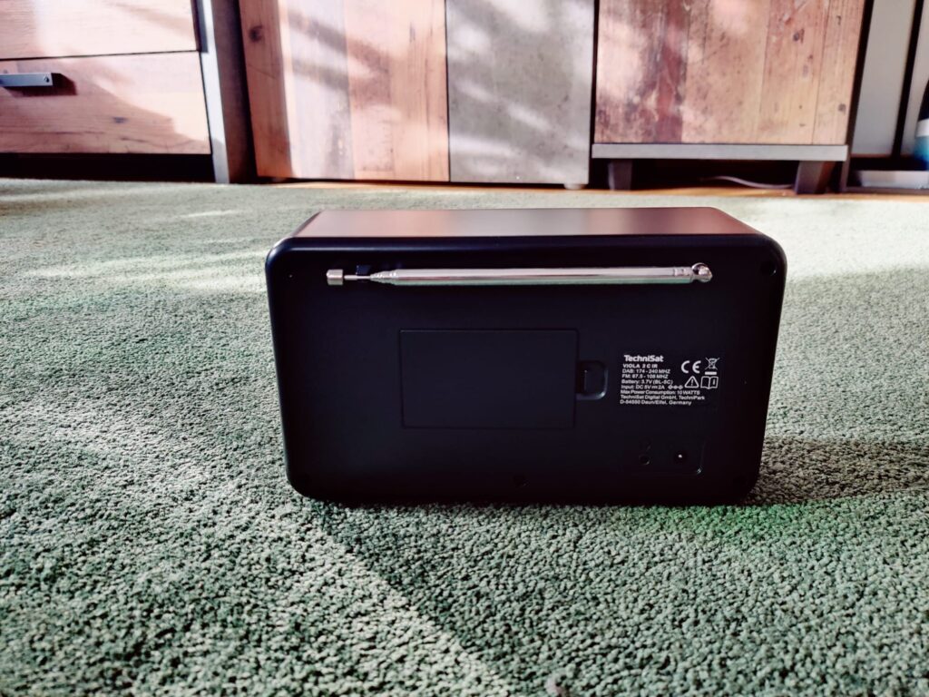 TechniSat VIOLA 2 C IR Internetradio von hinten