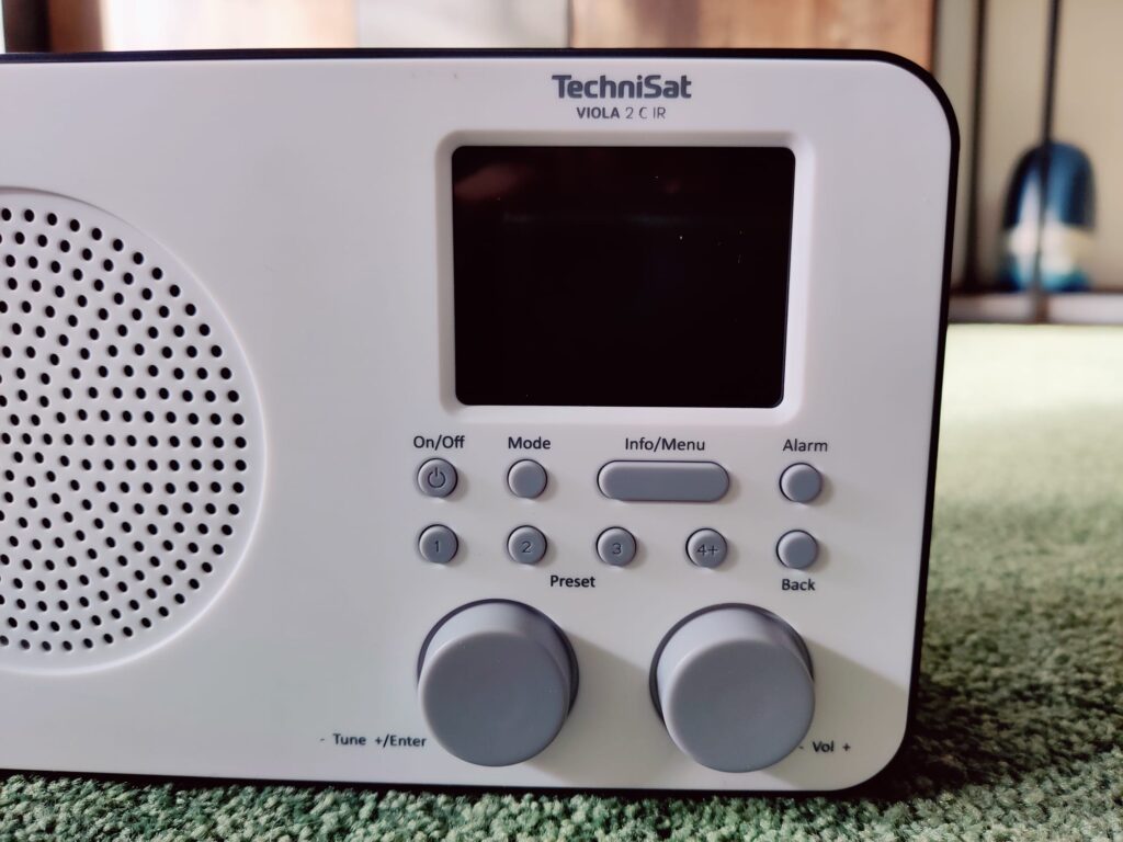 TechniSat VIOLA 2 C IR Internetradio Bedienfeld