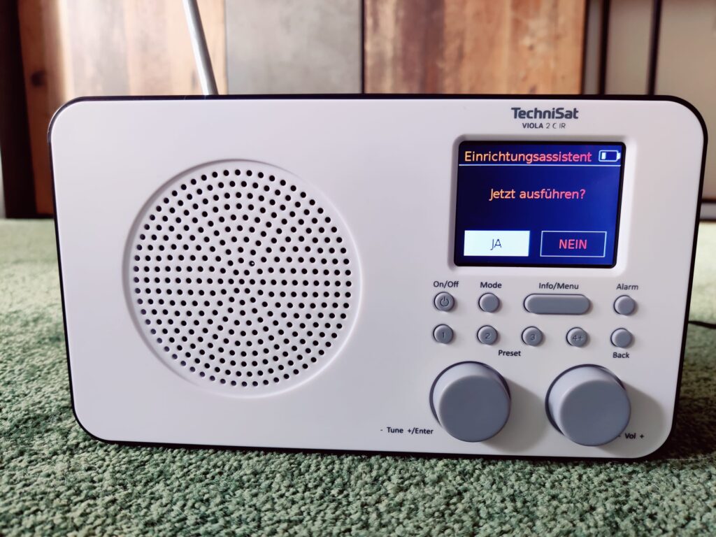 TechniSat VIOLA 2 C IR Internetradio Einrichtungsassistent