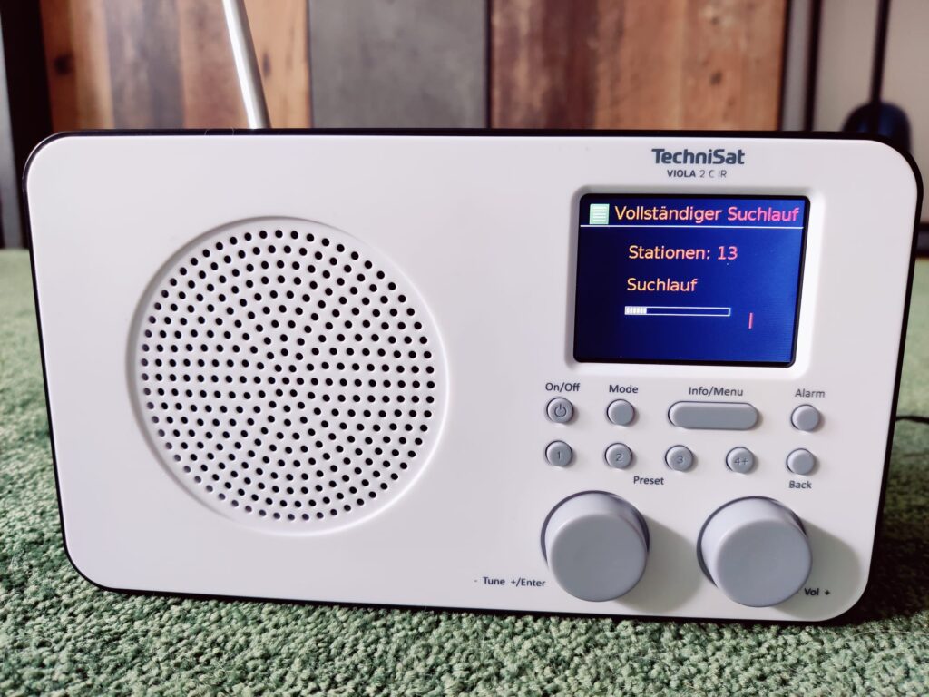 TechniSat VIOLA 2 C IR Internetradio DAB-Sendersuchlauf