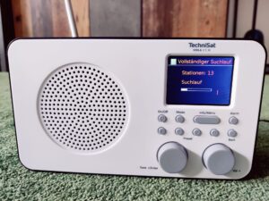TechniSat VIOLA 2 C IR Internetradio DAB-Sendersuchlauf