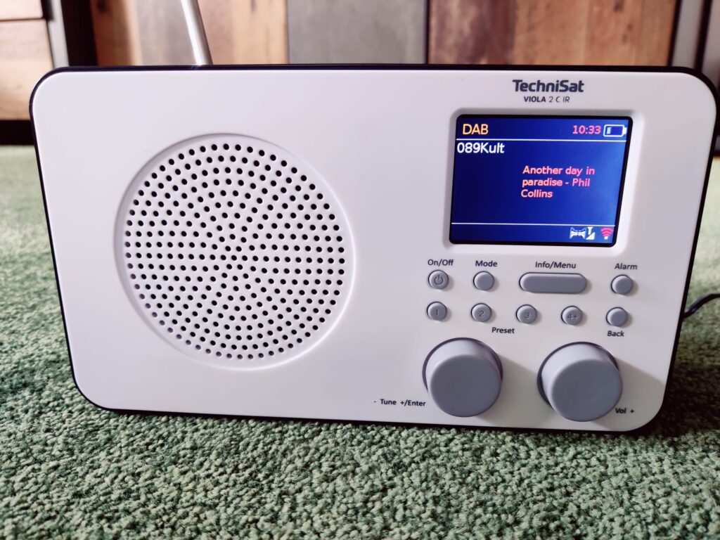 TechniSat VIOLA 2 C IR Internetradio DAB-Senderanzeige