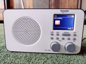 TechniSat VIOLA 2 C IR Internetradio FM-Senderanzeige