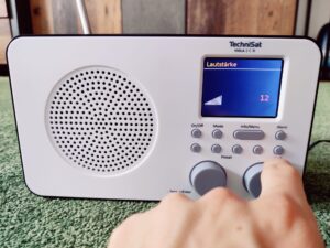 TechniSat VIOLA 2 C IR Internetradio Lautstärkenregelung