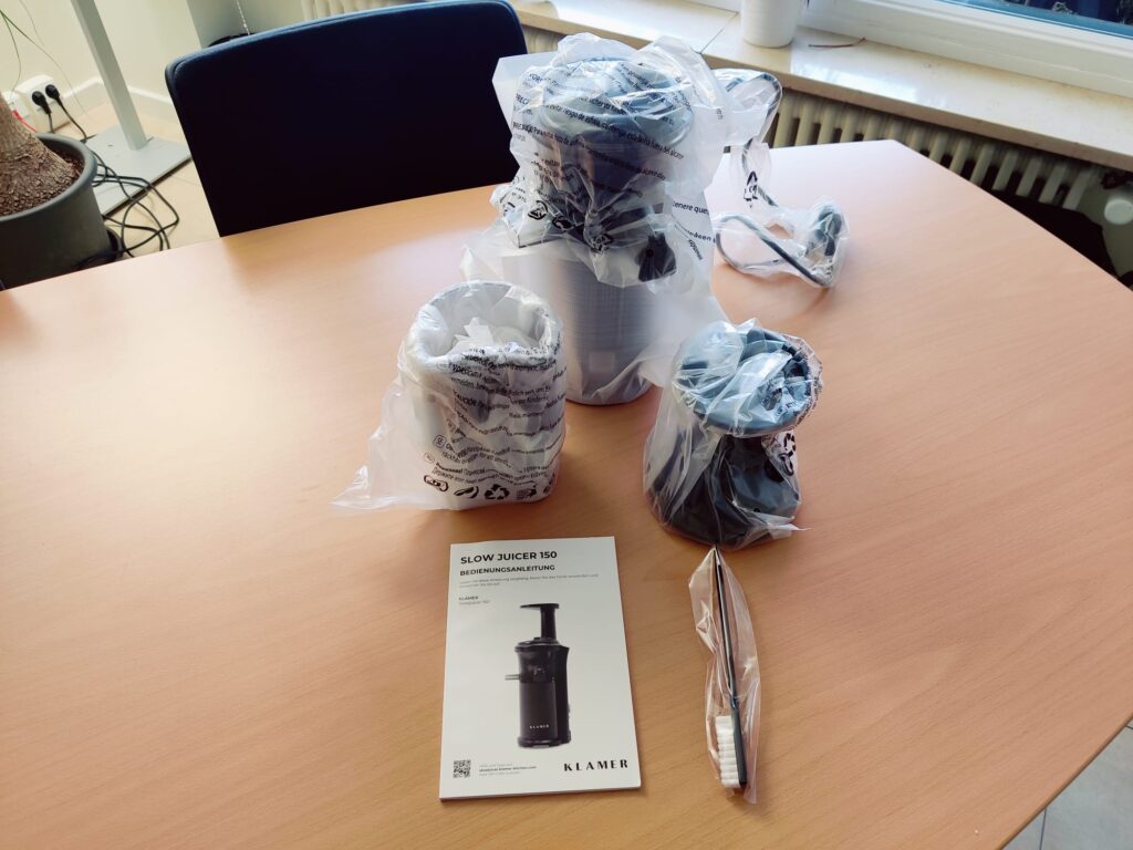 Klamer 150 Slow-Juicer verpackt mit Zubehör
