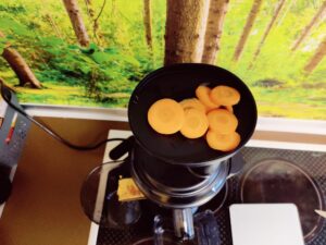 Klamer 150 Slow-Juicer Möhren im Deckel
