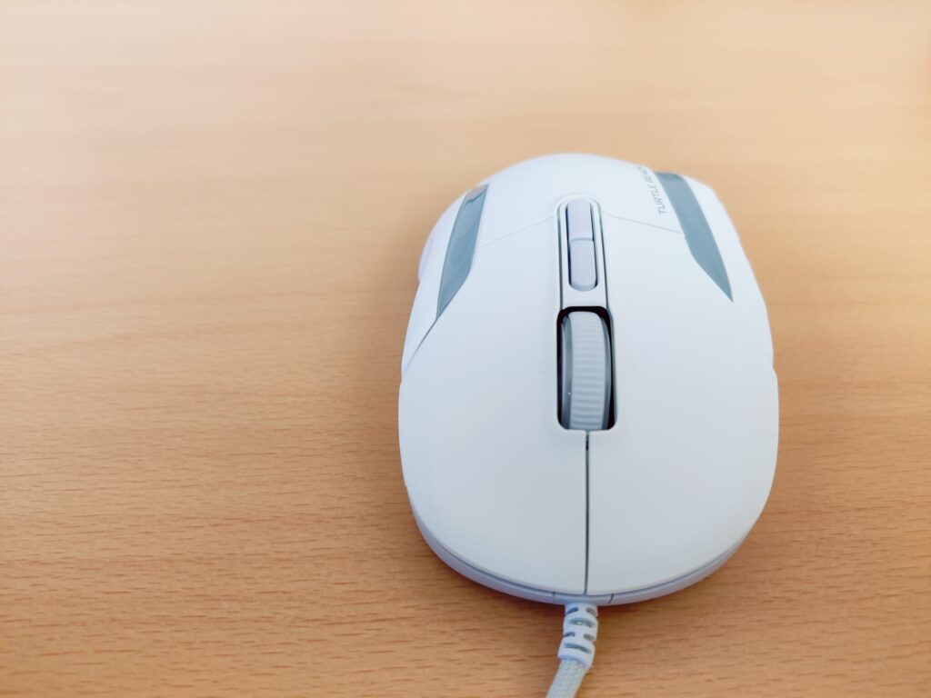 Turtle Beach Kone II Gaming-Maus von vorne