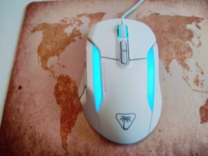 Turtle Beach Kone II Gaming-Maus im Betrieb