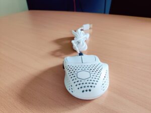 Cooler Master MM720 Gaming-Maus von hinten