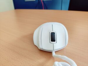Cooler Master MM720 Gaming-Maus von vorne