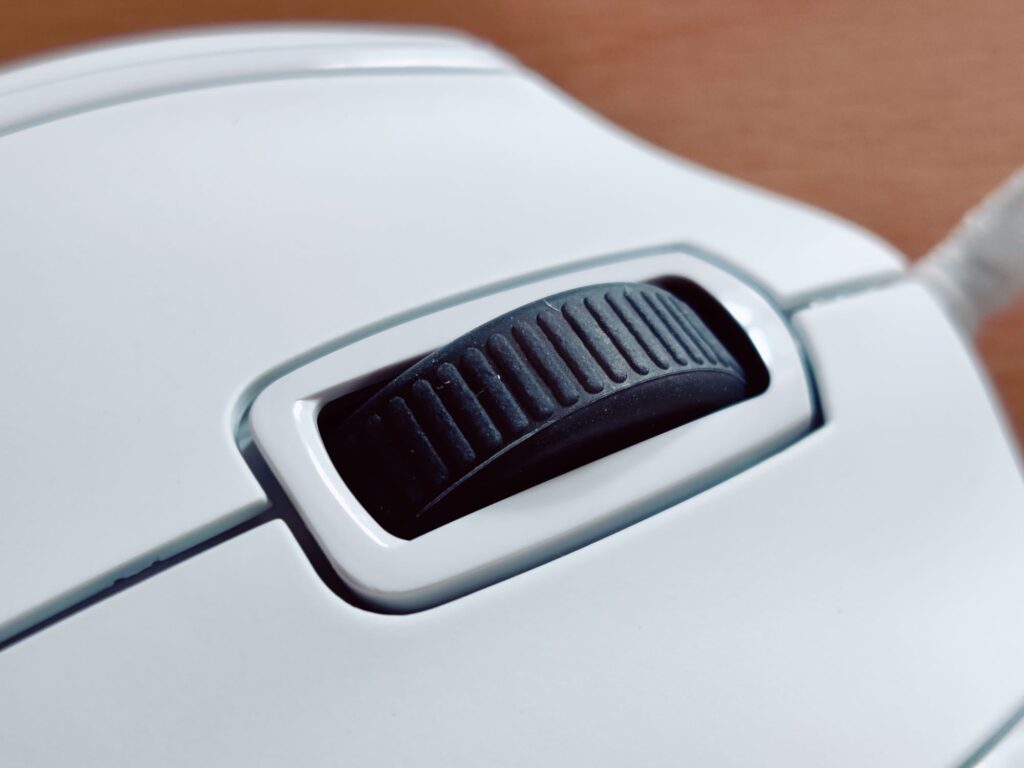 Cooler Master MM720 Gaming-Maus Scrollrad