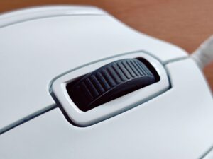 Cooler Master MM720 Gaming-Maus Scrollrad