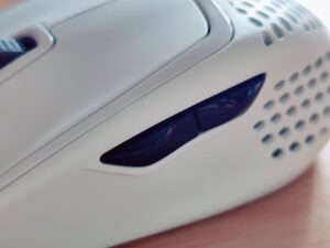 Cooler Master MM720 Gaming-Maus Daumentasten