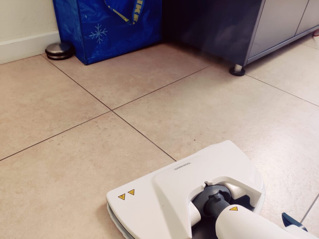 Leifheit CleanTenso Power 2.0 Dampfreiniger Betrieb Nahaufnahme