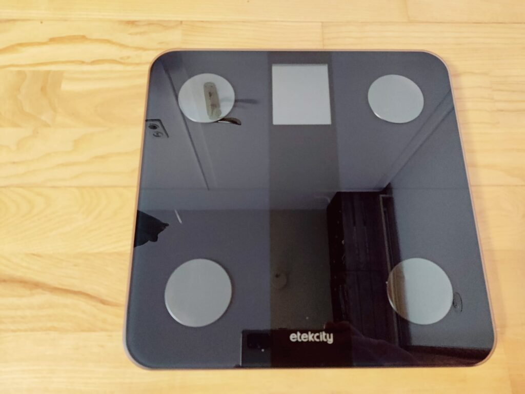 Etekcity EFS-C651-KDE Körperfettwaage von vorne