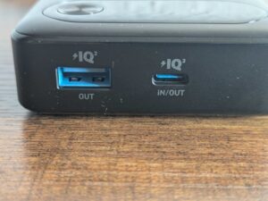 Anker A1383 Powerbank Anschlüsse in der Nahansicht