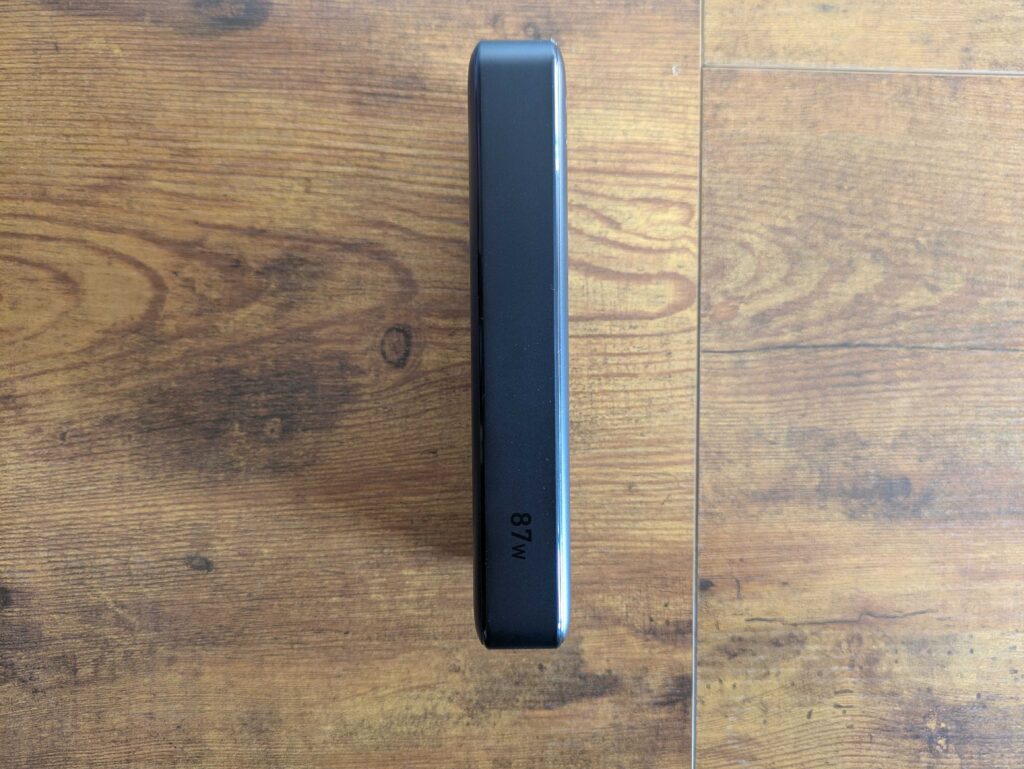 Anker A1383 Powerbank von rechts