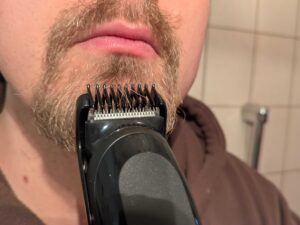 King C. Gillette Bartschneider im Einsatz (3)