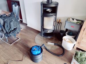 Scheppach AVC20 Aschesauger im Einsatz