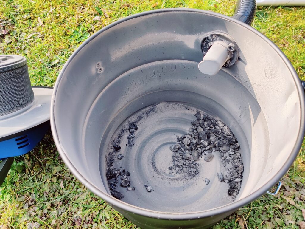 Scheppach AVC20 Aschesauger Behälter nach der Nutzung