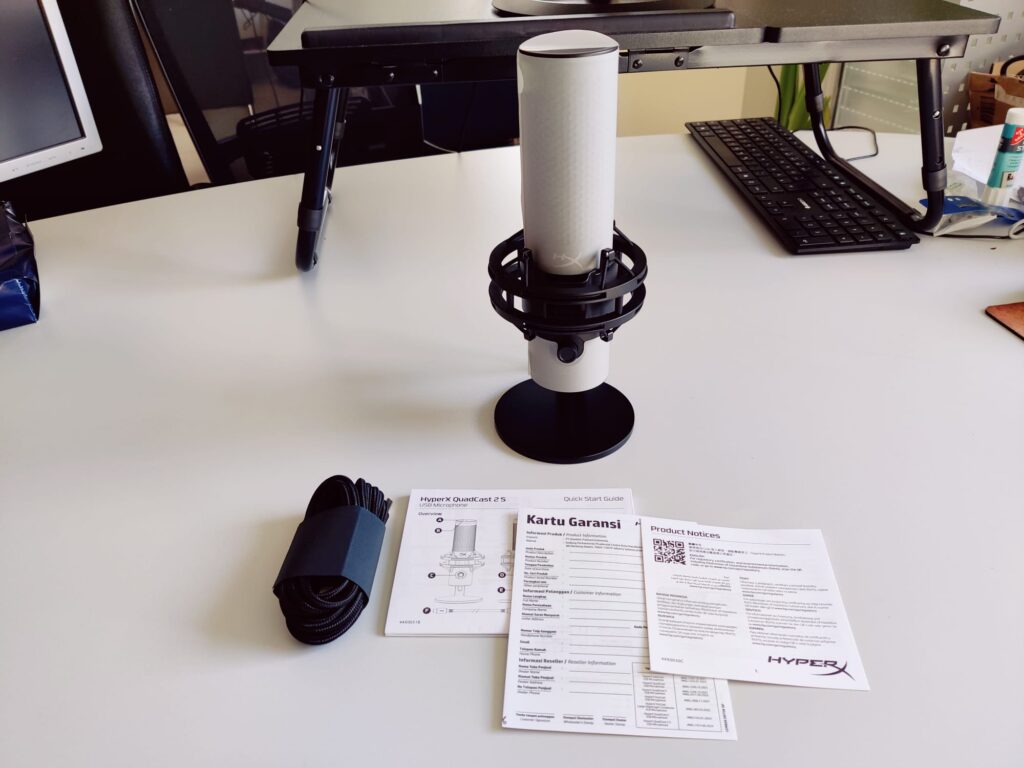 HyperX QuadCast 2 S Mikrofon in Papier verpackt