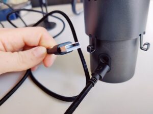 HyperX QuadCast 2 S Mikrofon USB-Kabel angeschlossen