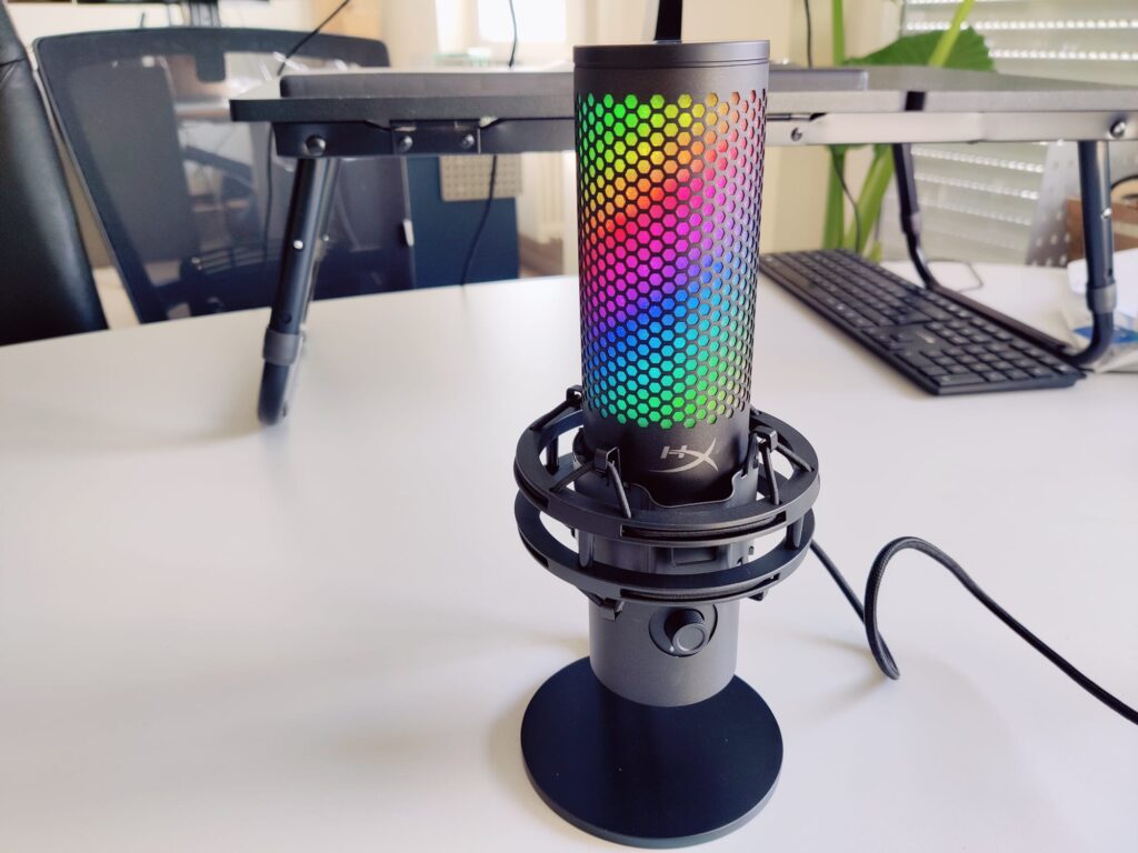 HyperX QuadCast 2 S Mikrofon im Betrieb