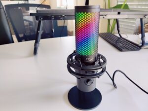 HyperX QuadCast 2 S Mikrofon im Betrieb