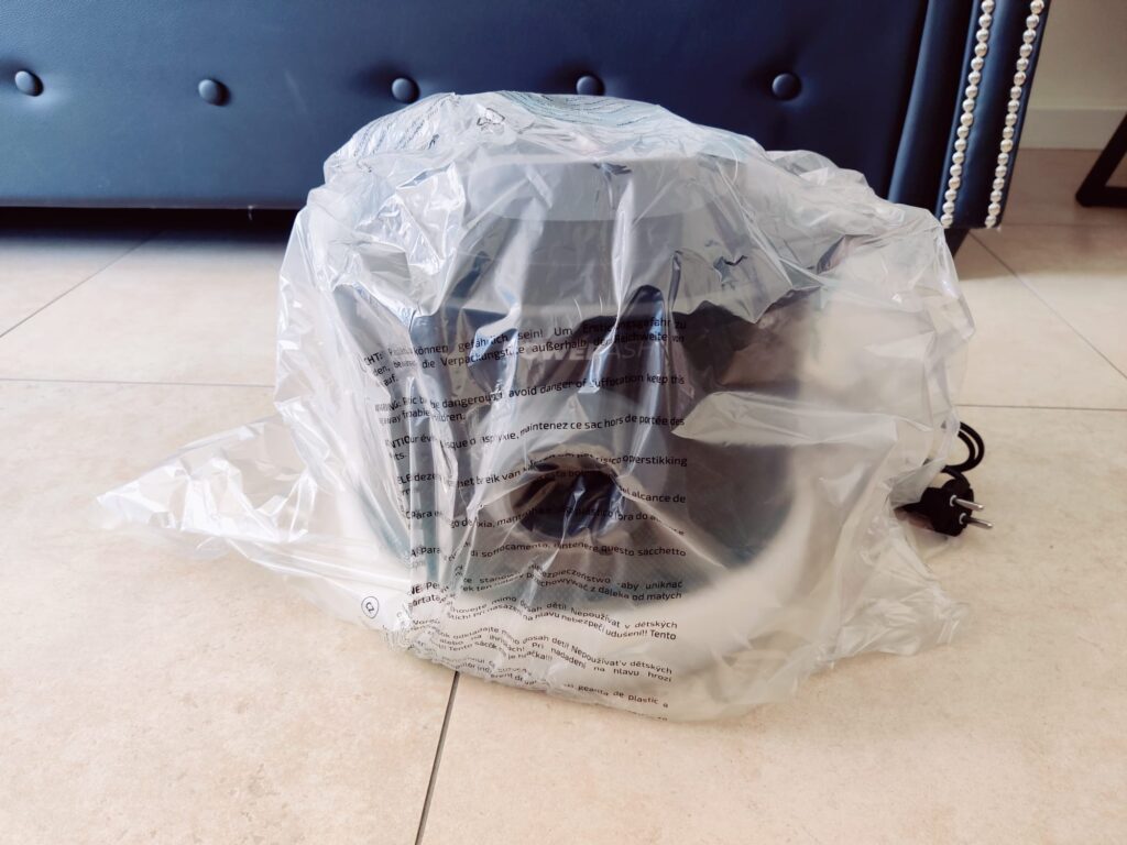 Cecotec Conga Ash 2000 Home Aschesauger in Plastikfolie verpackt