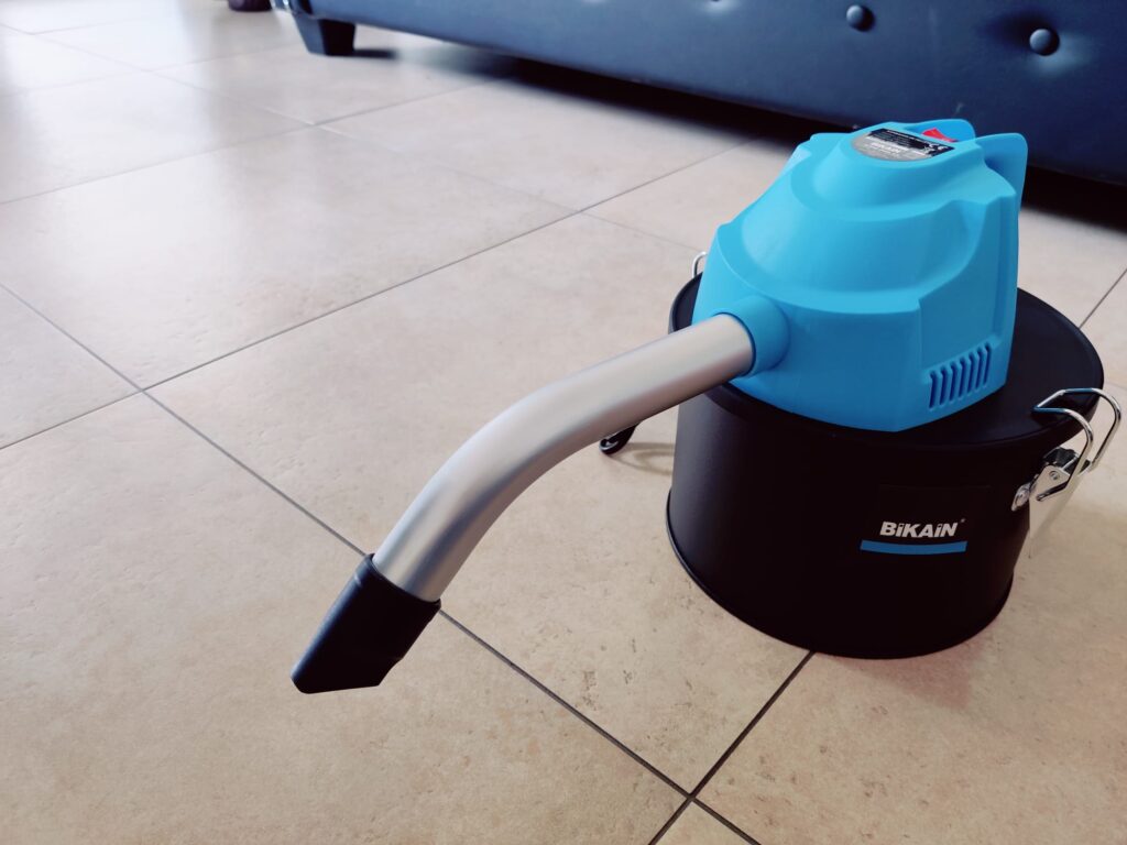 Bikain DI600P Aschesauger Saugrohr angeschlossen