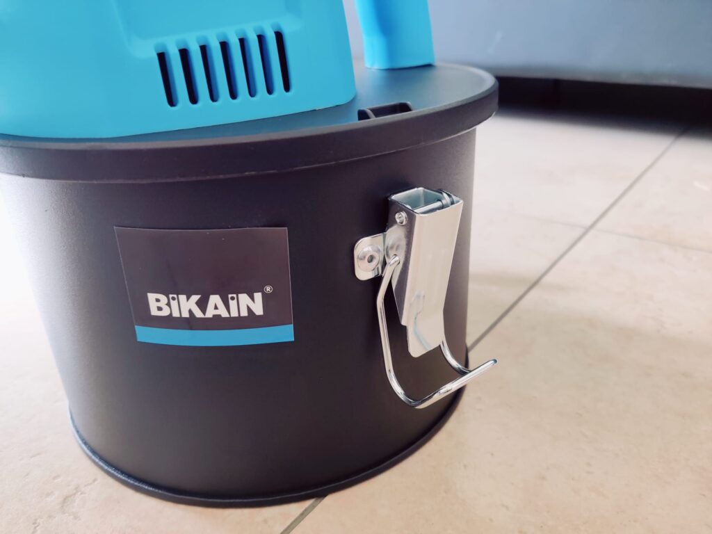 Bikain DI600P Aschesauger Behälterklemme offen