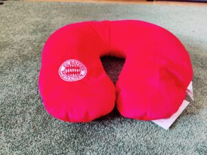 FC Bayern München 2-in-1 Nackenkissen Startbild