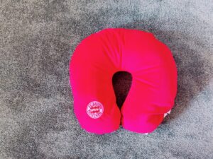 FC Bayern München 2-in-1 Nackenkissen von oben